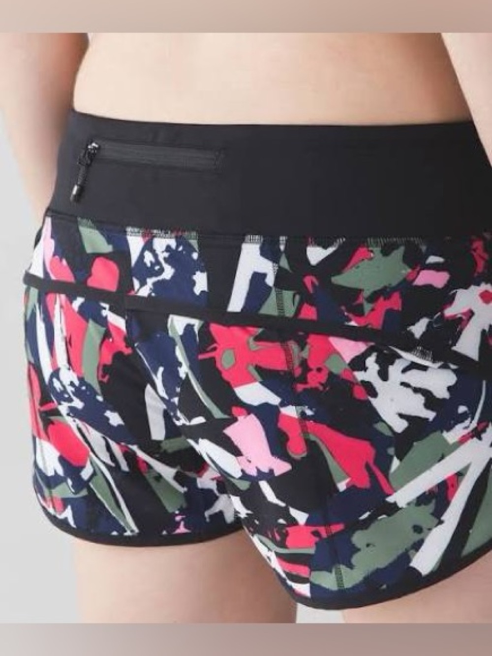 Lululemon Speed Short 2.5" inseam
Pop Cut Boom Juice Multi / Black Size 8
